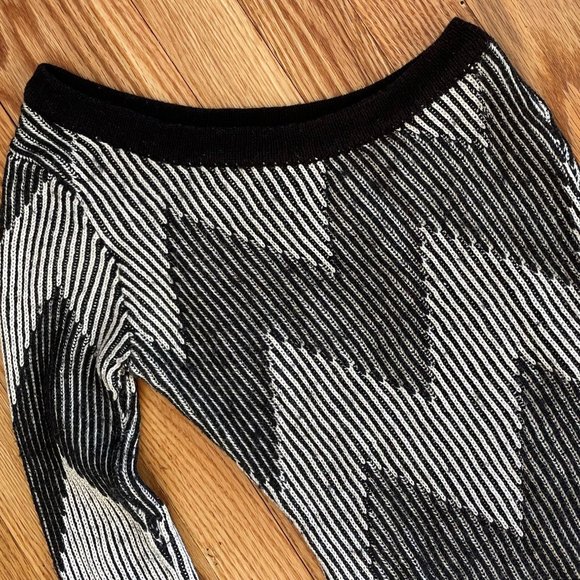 Arden B Black and Gold Shimmer One Shoulder Sweater Size Extra Small - Picture 3 of 7